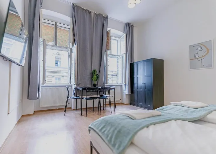 Spacious Private In A Shared In * וינה