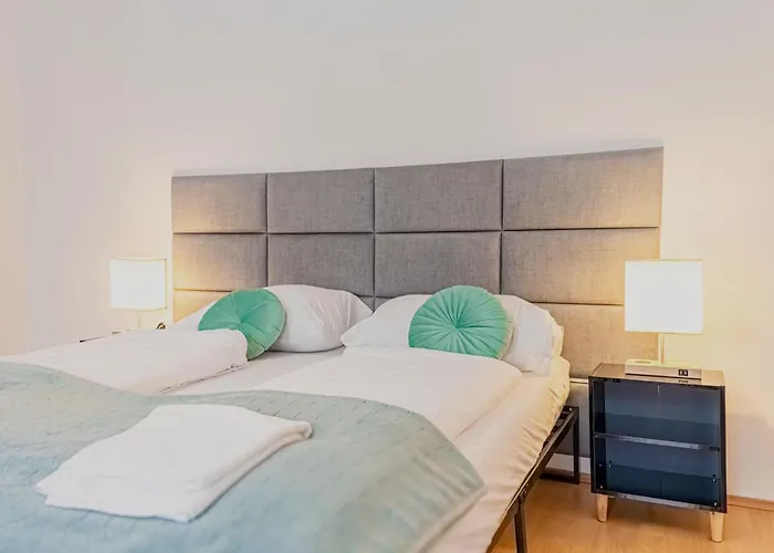 Spacious Private In A Shared In וינה