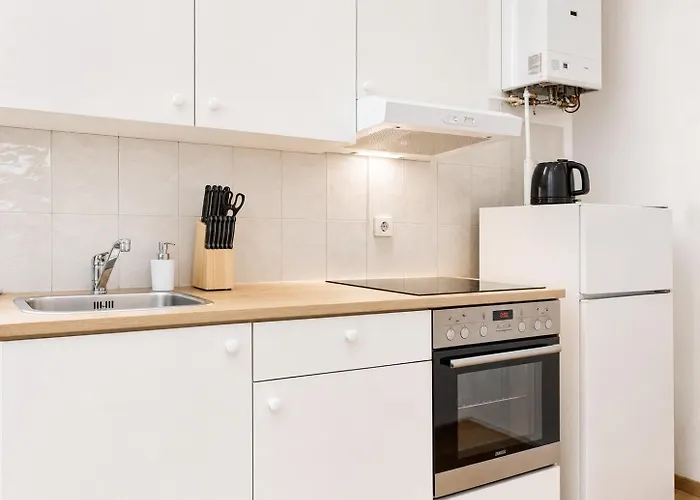 Spacious Private In A Shared In וינה