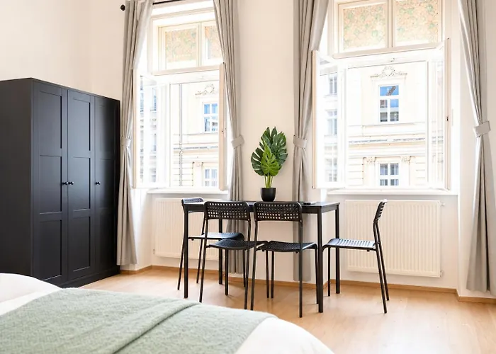 Spacious Private In A Shared In * וינה