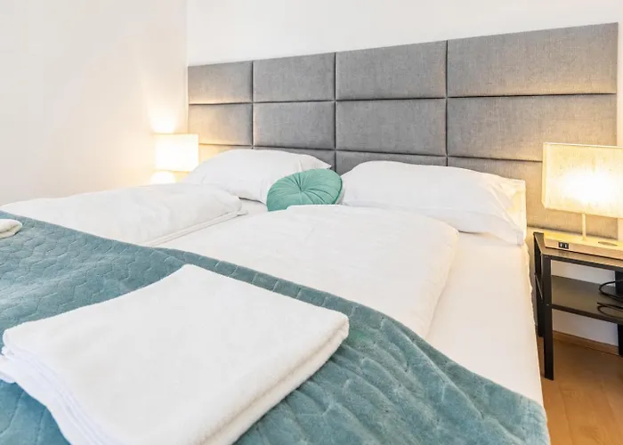 Spacious Private In A Shared In