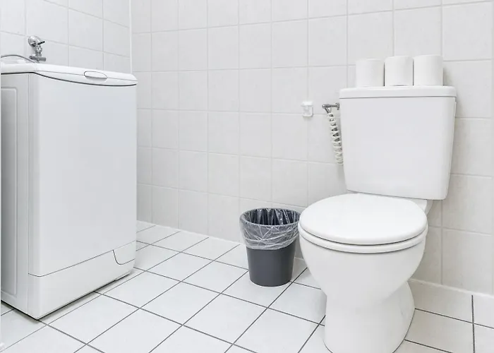 Spacious Private In A Shared In וינה